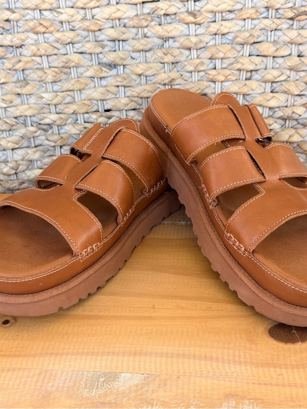 UGG GOLDENSTAR Slide Tan Platform Leather Strap Sandals US 12/EU 43/UK 10/JAP 29